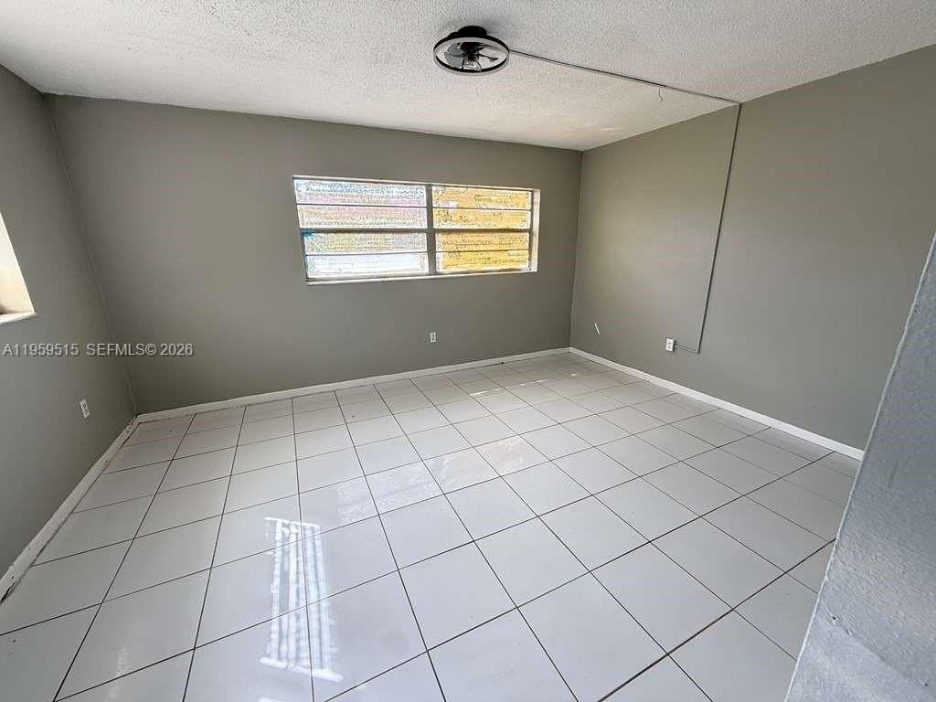 1520 Ne 151st St #104 - Photo 5 of 9