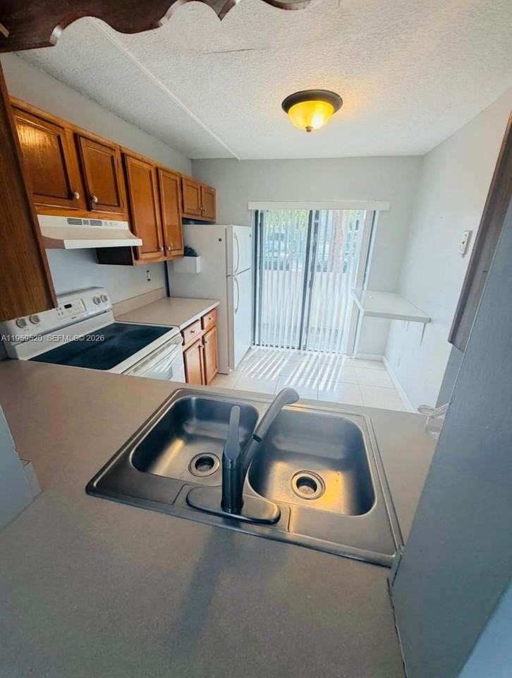 10157 Nw 33rd St #4B - Photo 3 of 9