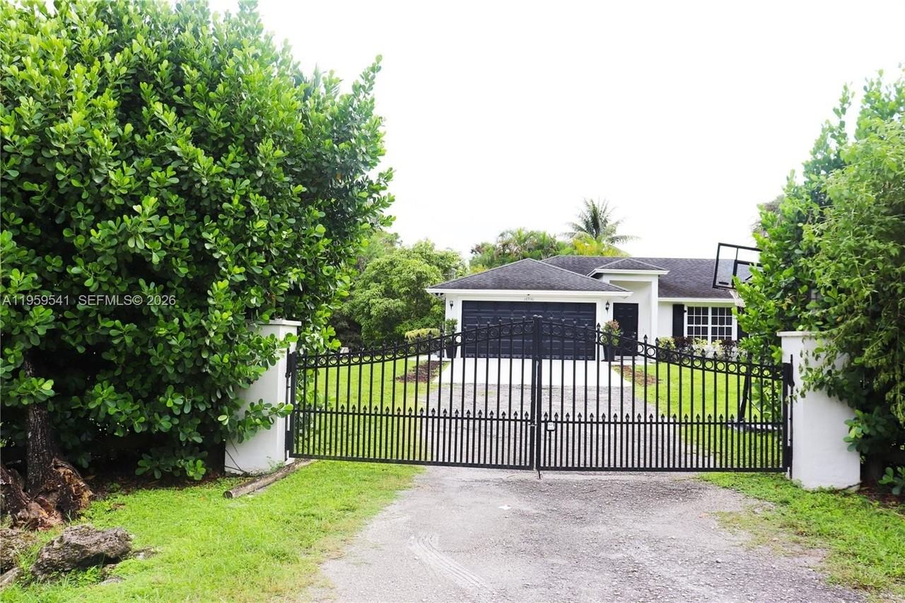 16930 W Mead Hill Dr - Photo 3 of 22