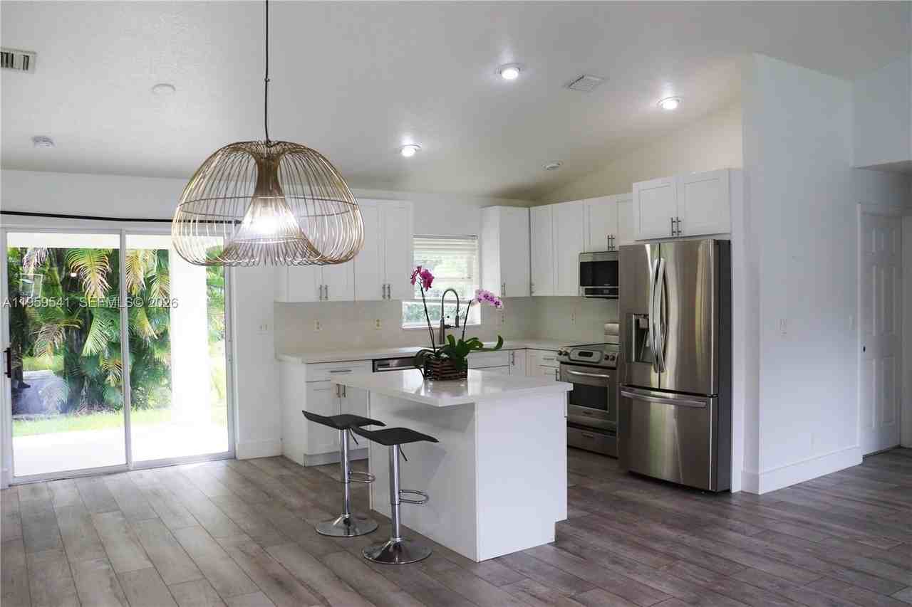 16930 W Mead Hill Dr - Photo 5 of 22