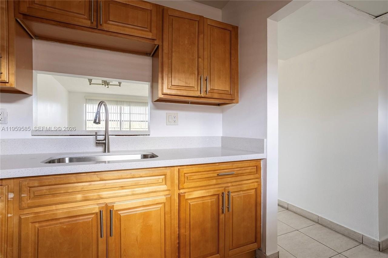 5021 W Oakland Park Blvd #204 - Photo 3 of 30