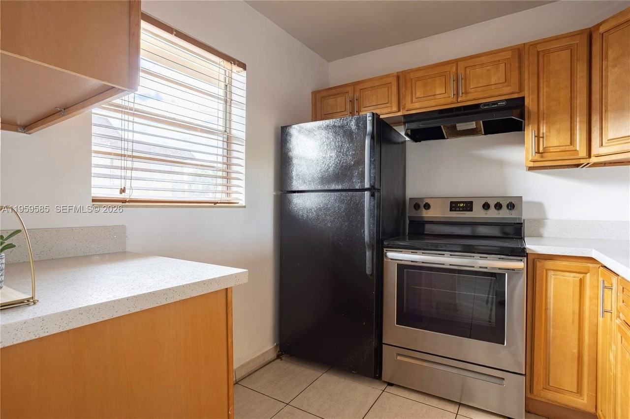 5021 W Oakland Park Blvd #204 - Photo 4 of 30