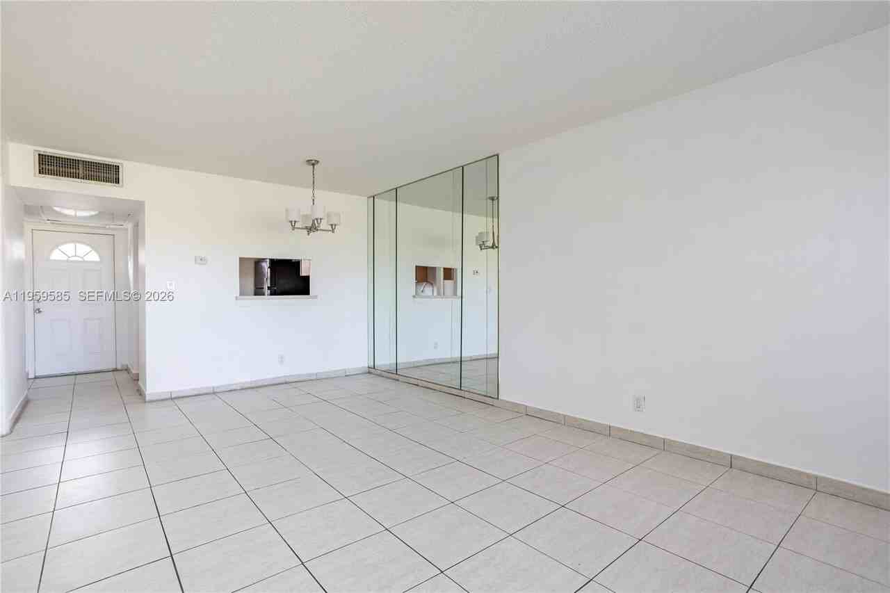 5021 W Oakland Park Blvd #204 - Photo 5 of 30