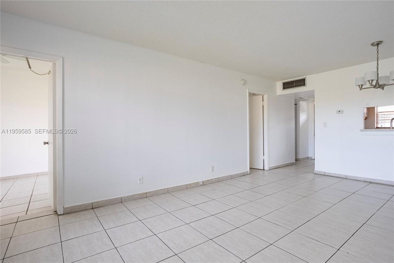 5021 W Oakland Park Blvd #204 - Photo 6 of 30