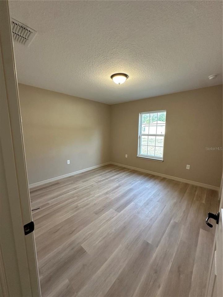 5632 Nw 57th St - Photo 6 of 17