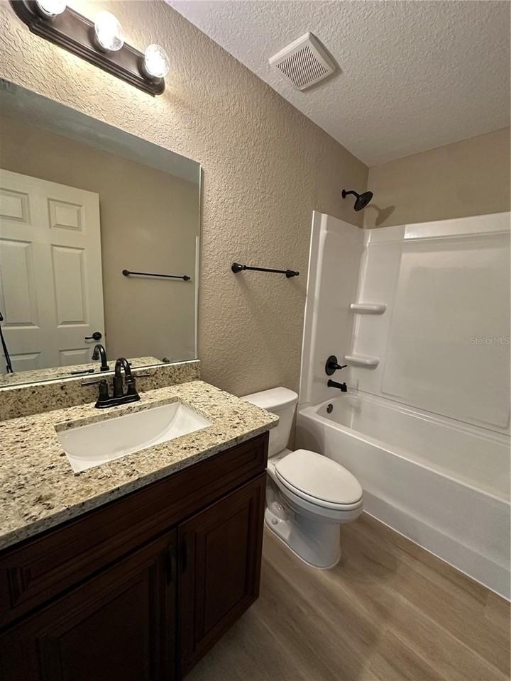 5632 Nw 57th St - Photo 7 of 17