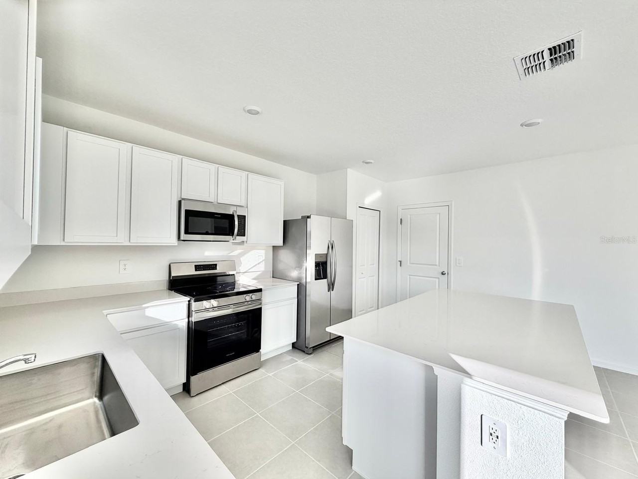 1504 Loxley Trl - Photo 6 of 29