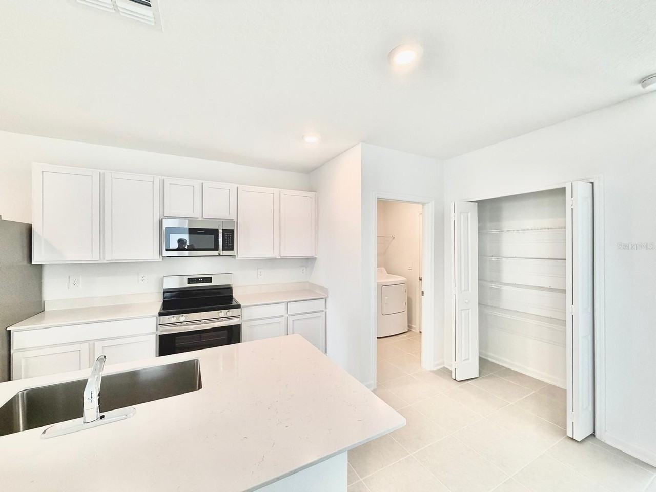 Jessie St - Photo 5 of 27