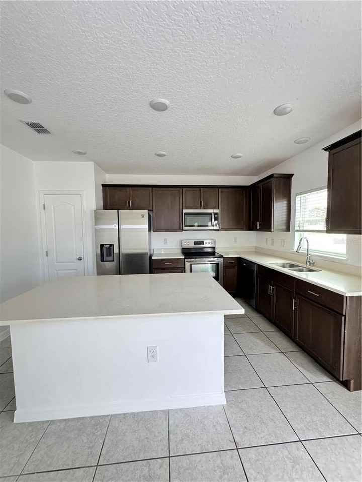 803 James Dr - Photo 7 of 32