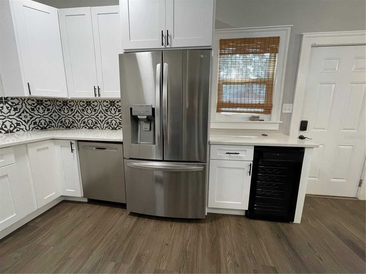 1932 W Spruce St - Photo 5 of 24