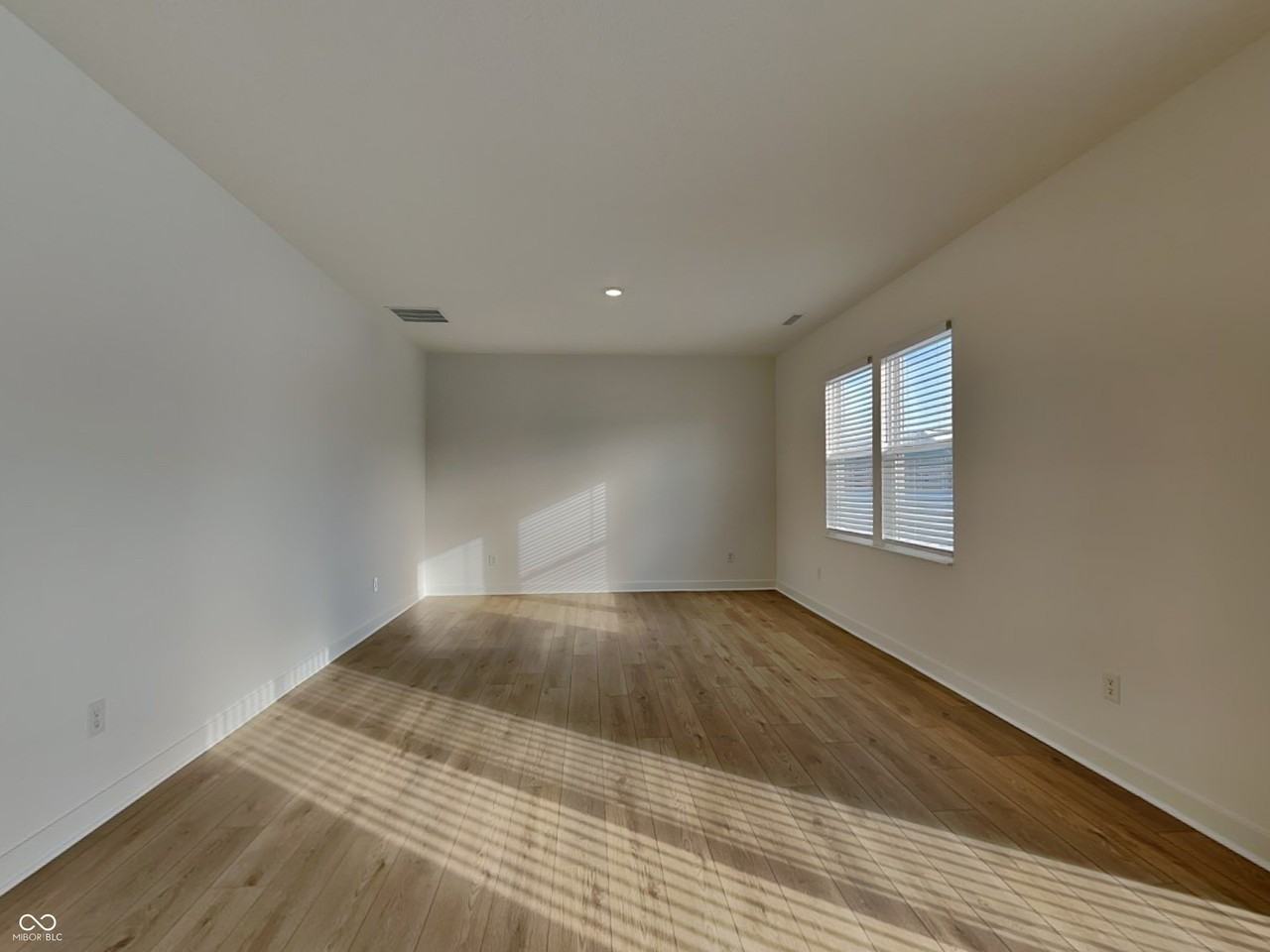 11827 Moorfield Ln - Photo 5 of 19