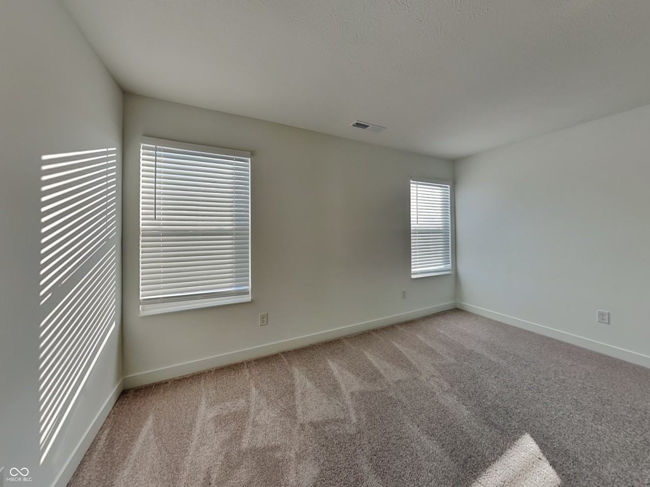 11827 Moorfield Ln - Photo 6 of 19