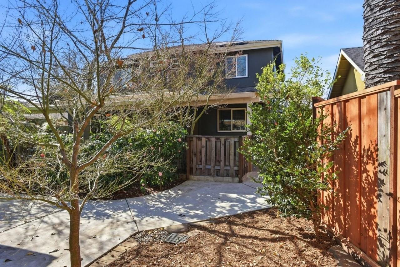 659 Upton St - Photo 3 of 50