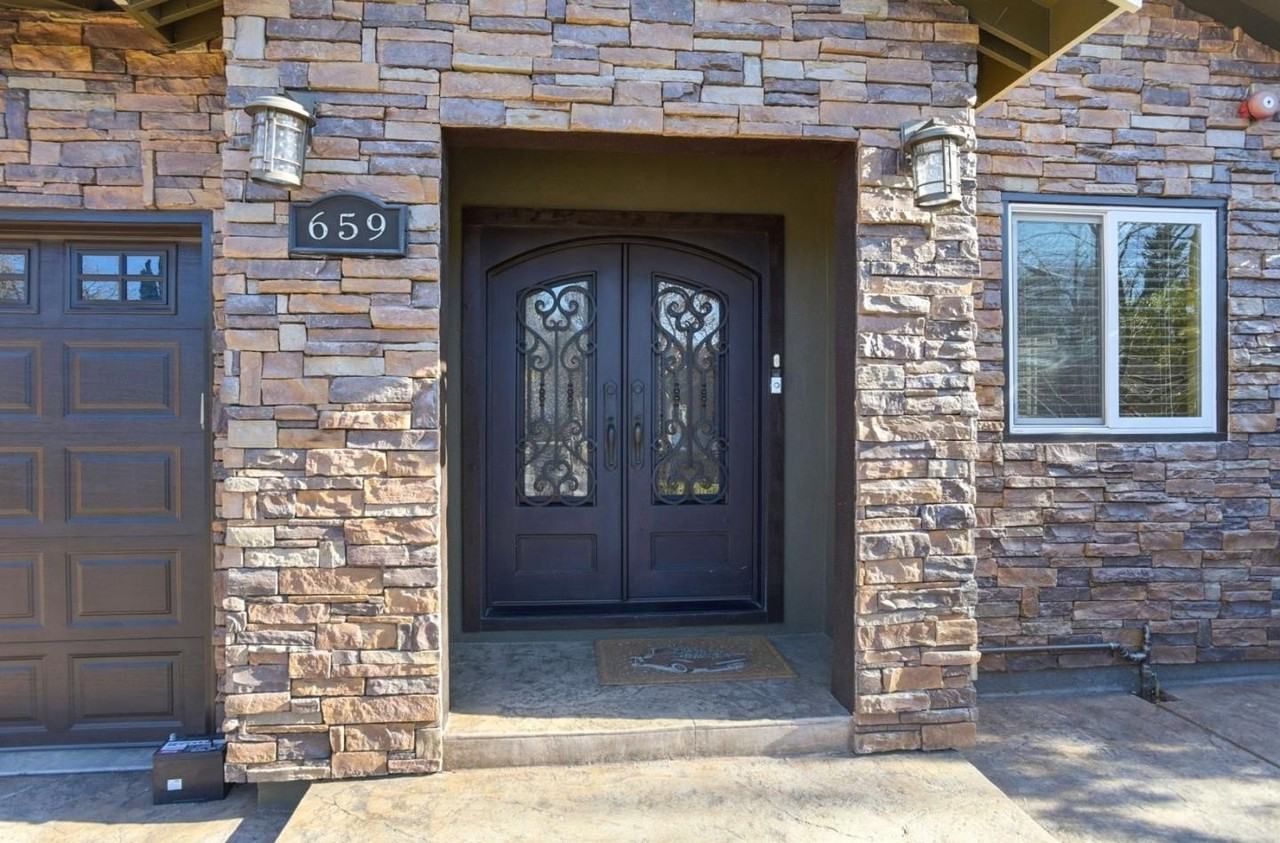 659 Upton St - Photo 4 of 50