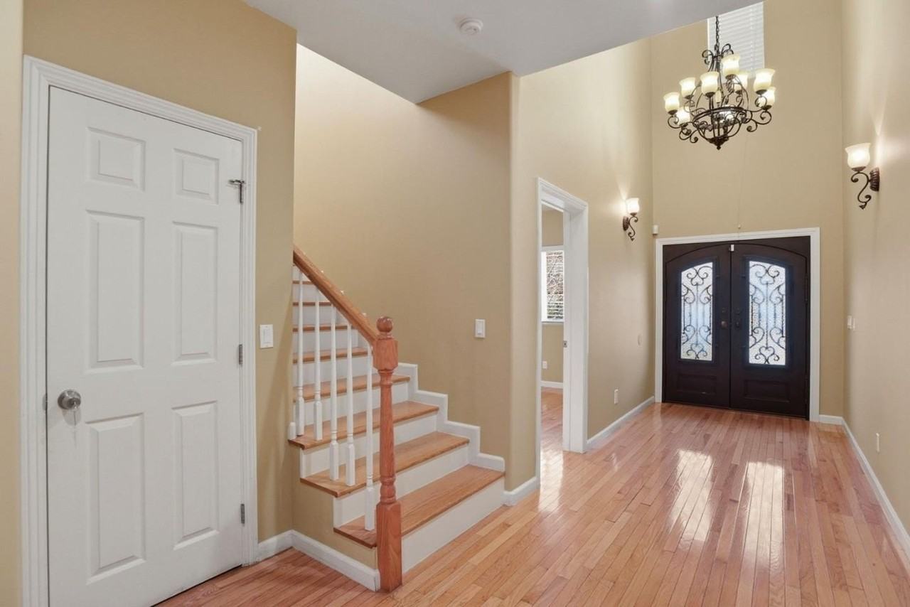 659 Upton St - Photo 7 of 50