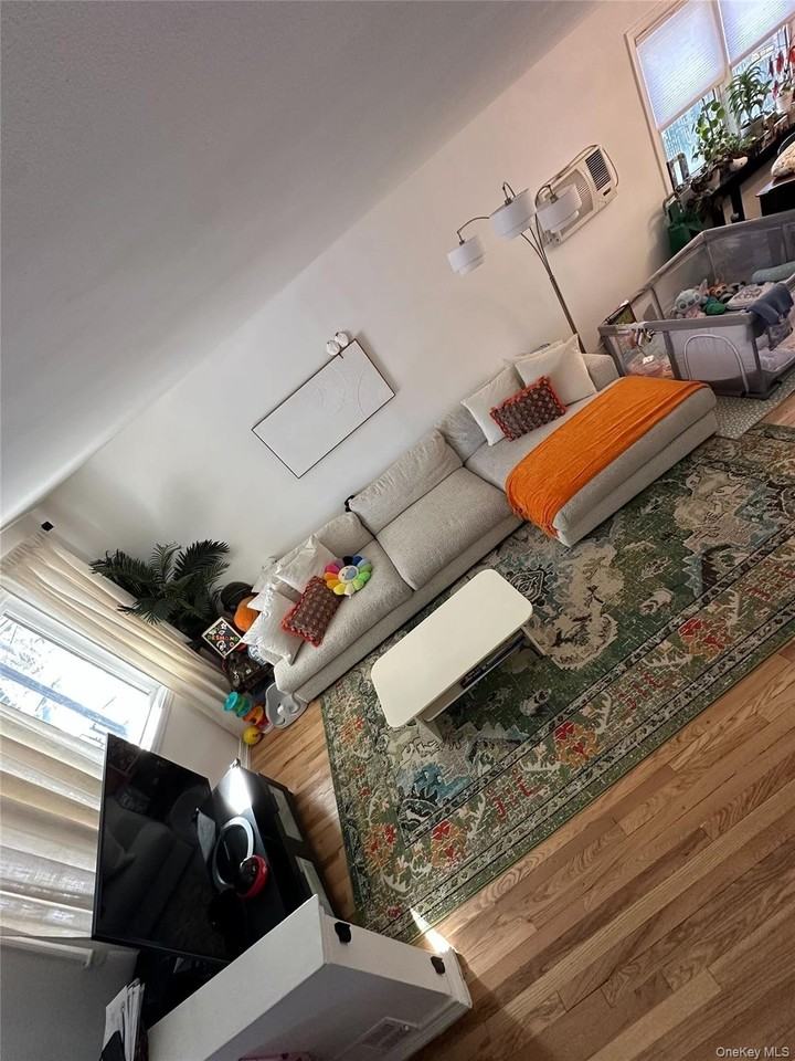 615 Bronx River Rd - Photo 5 of 13