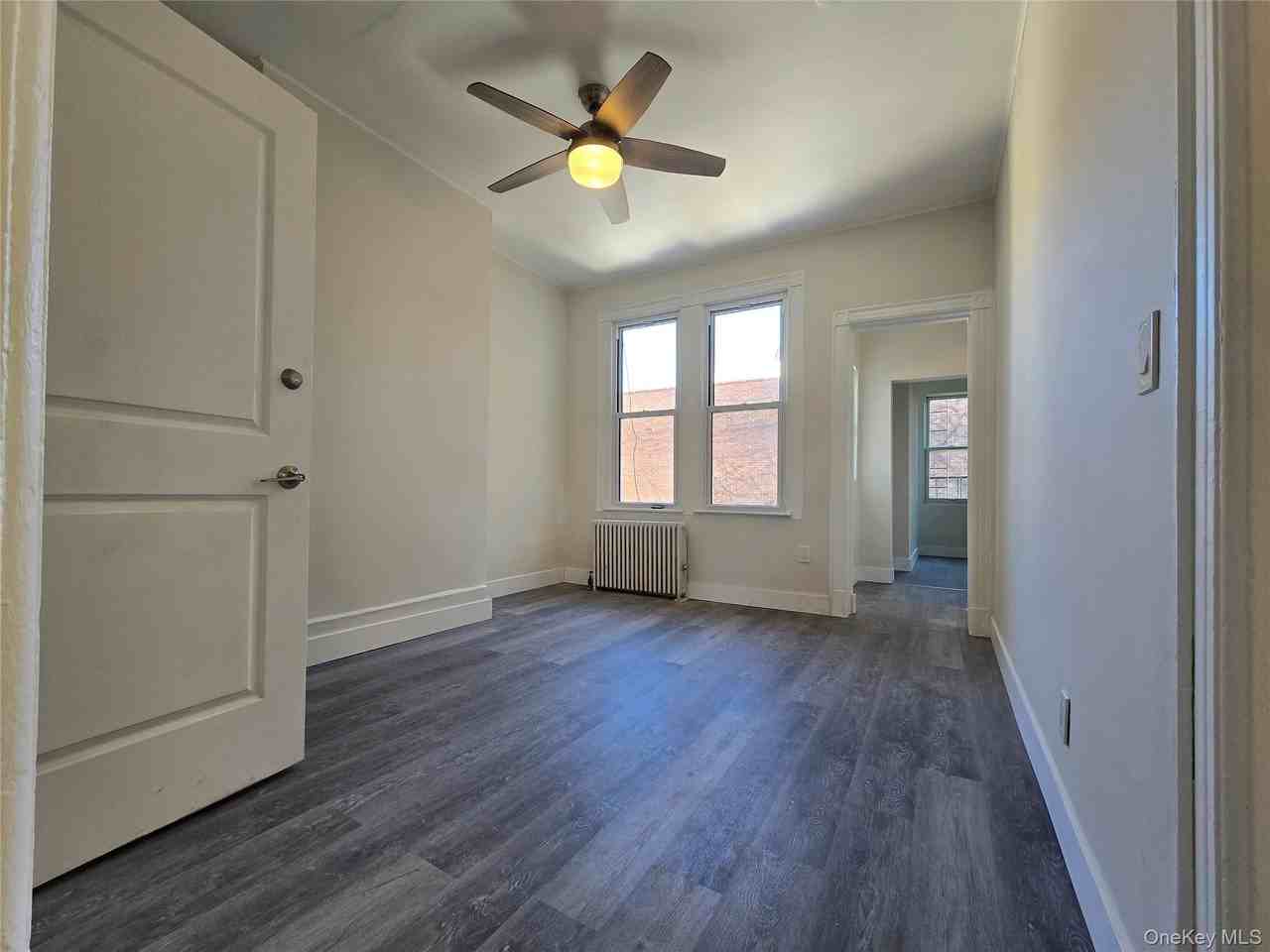 3117 43rd St Apt 3 #3 - Photo 3 of 8