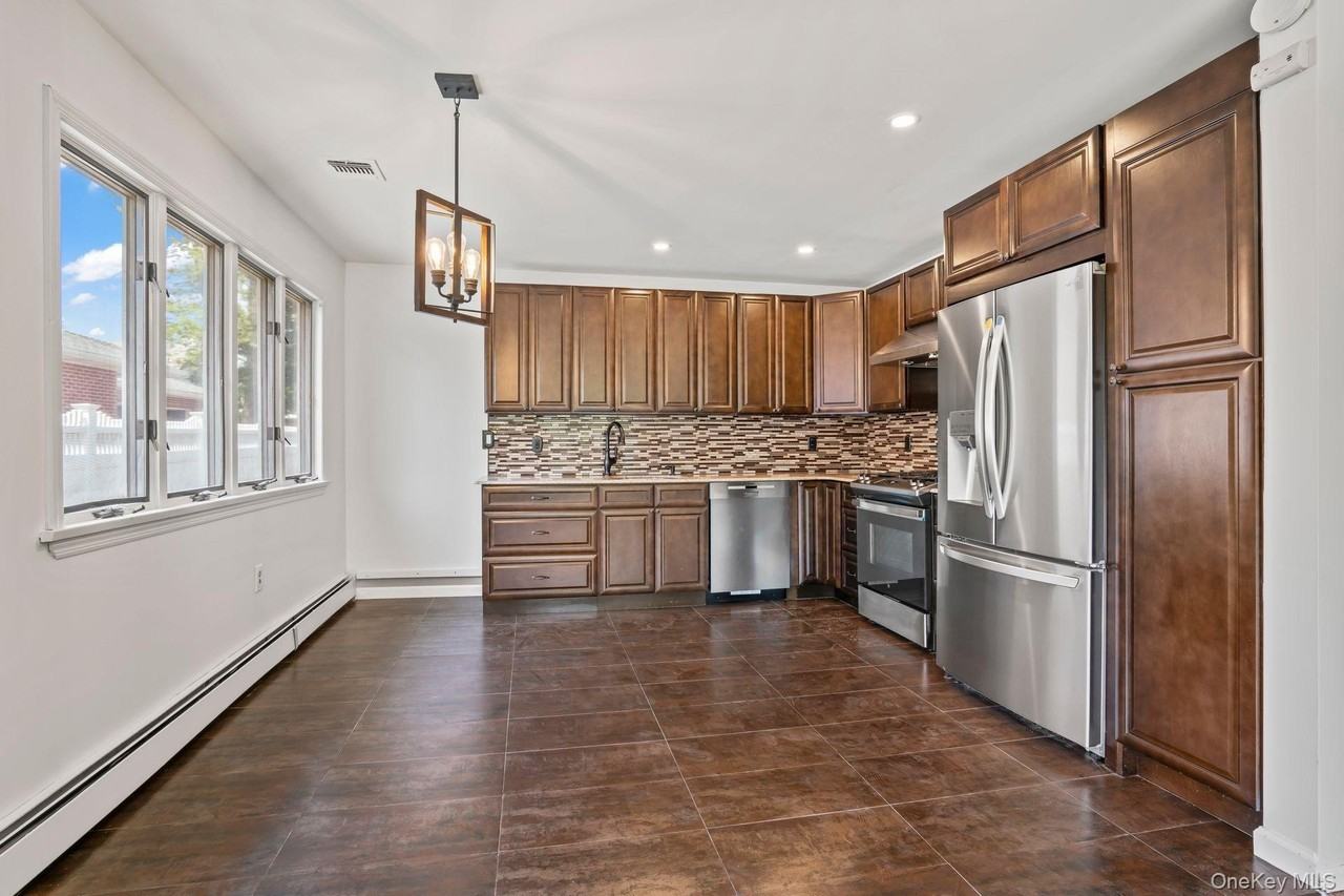 17 Edgar Ct - Photo 3 of 22