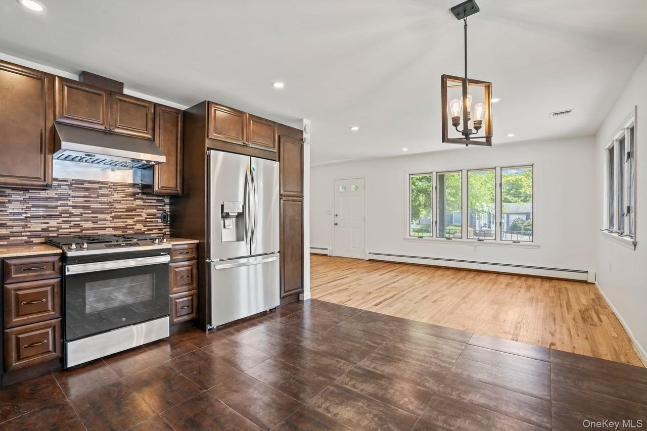 17 Edgar Ct - Photo 4 of 22