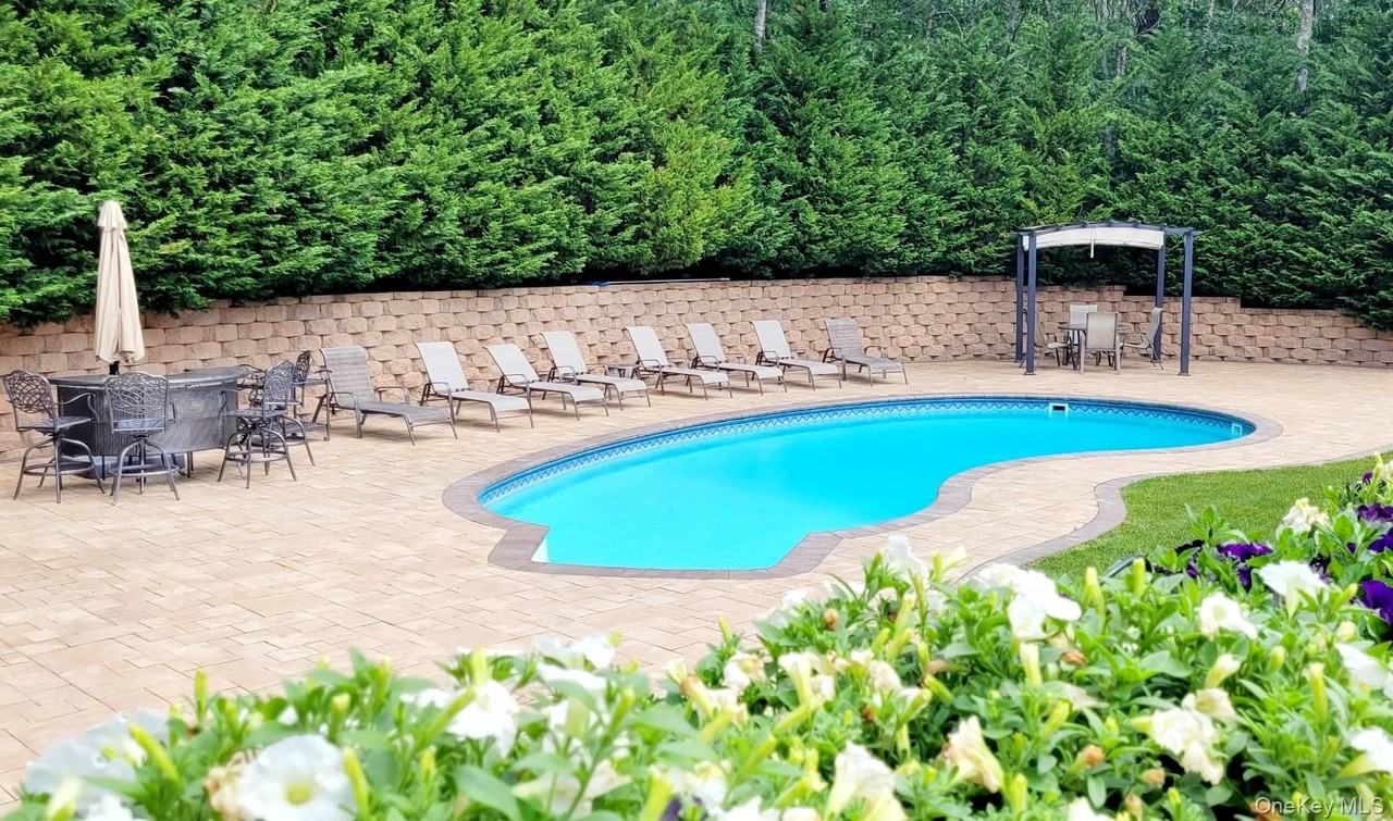 126 Malloy Dr - Photo 2 of 49