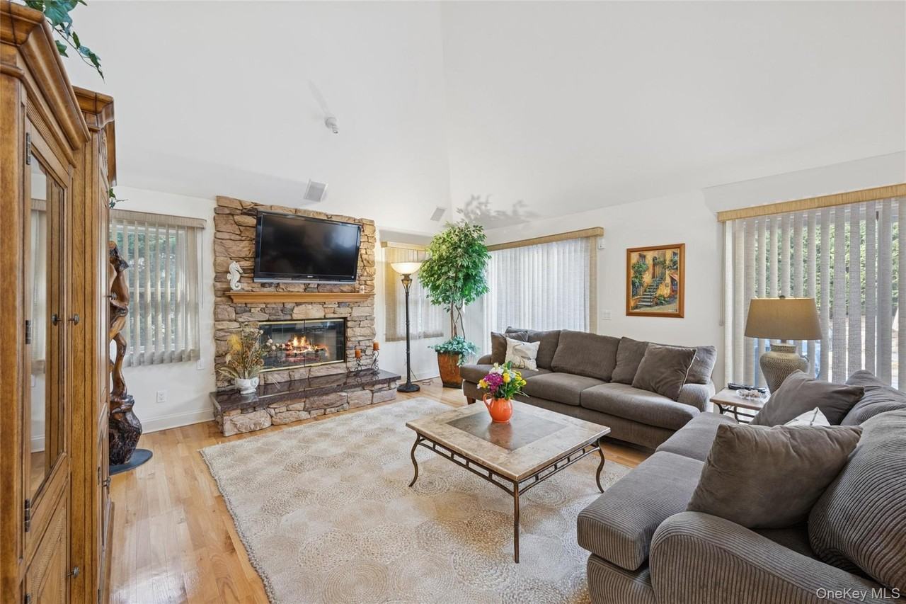 126 Malloy Dr - Photo 3 of 49