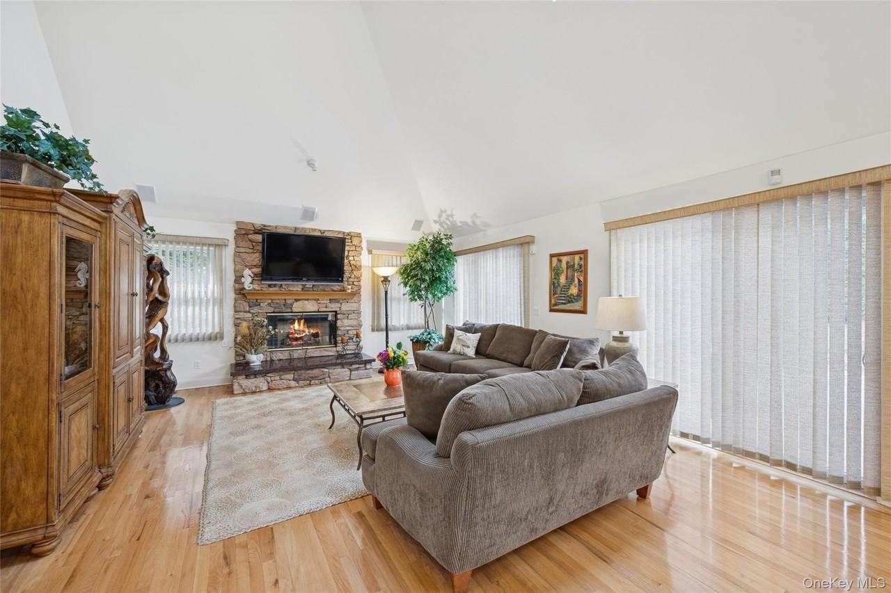 126 Malloy Dr - Photo 4 of 49