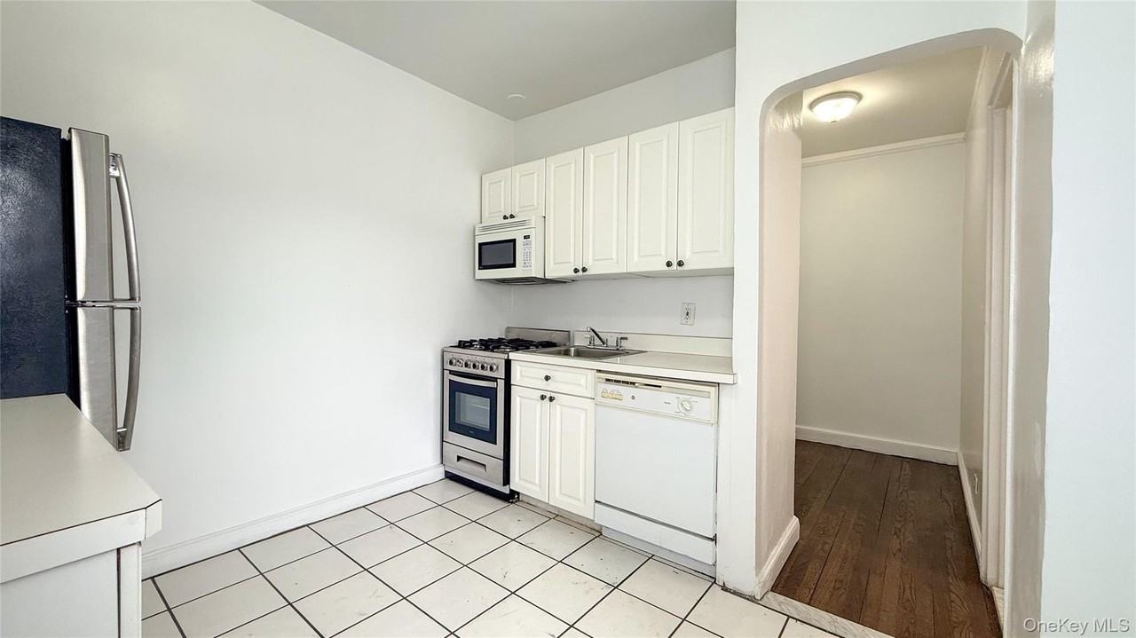2190 Boston Rd Apt 3b #3B - Photo 6 of 13