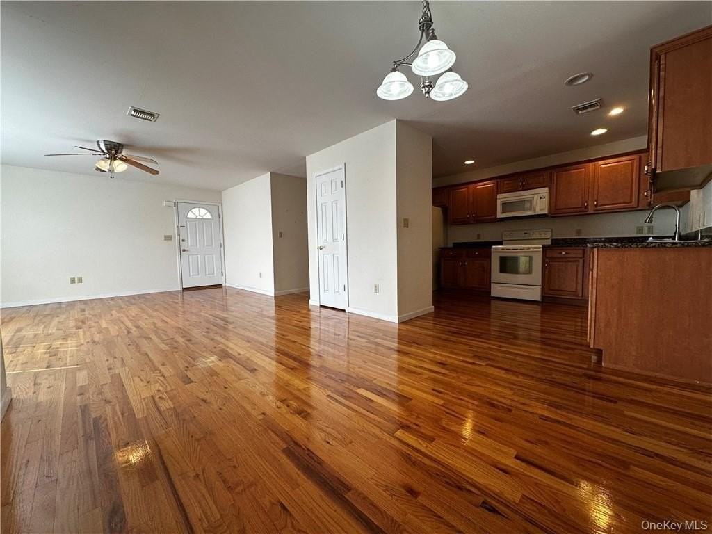 105 N Montgomery St Unit B3 - Photo 3 of 19