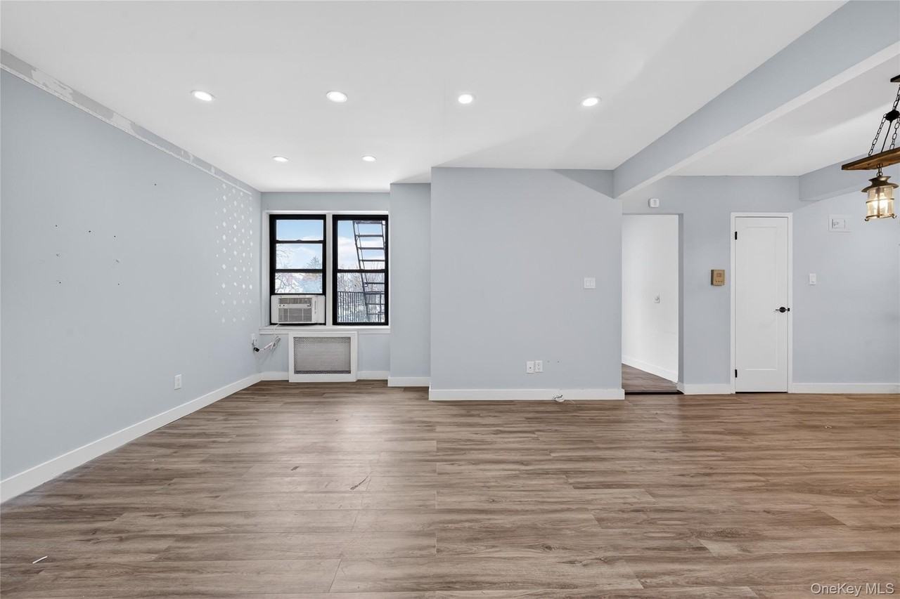 17006 Crocheron Ave Apt 3e #3E - Photo 2 of 17