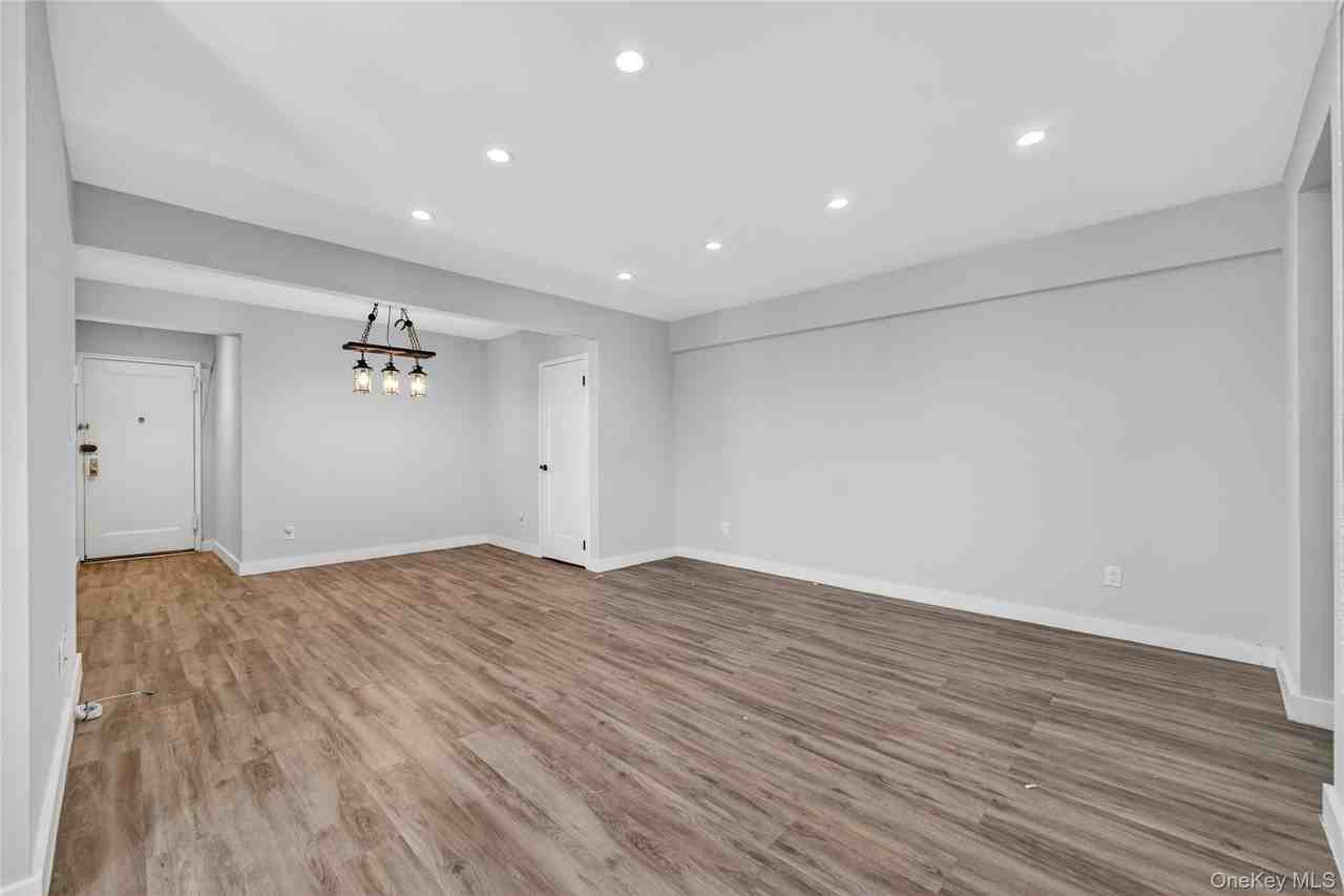 17006 Crocheron Ave Apt 3e #3E - Photo 3 of 17