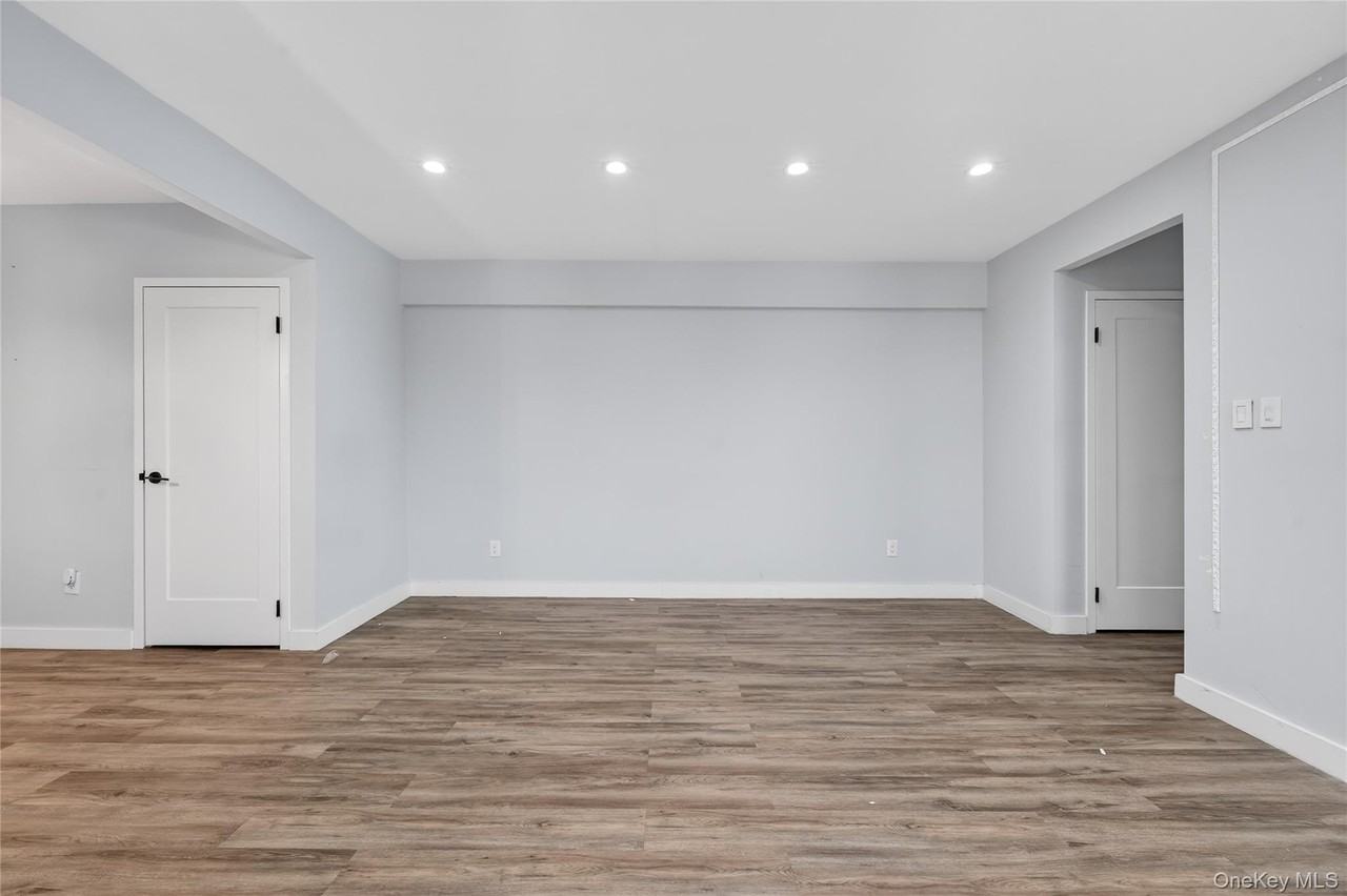 17006 Crocheron Ave Apt 3e #3E - Photo 4 of 17