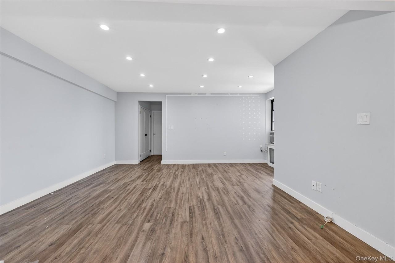 17006 Crocheron Ave Apt 3e #3E - Photo 6 of 17