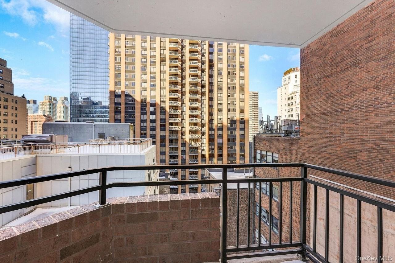 1991 Broadway Apt 8c #8C - Photo 3 of 8