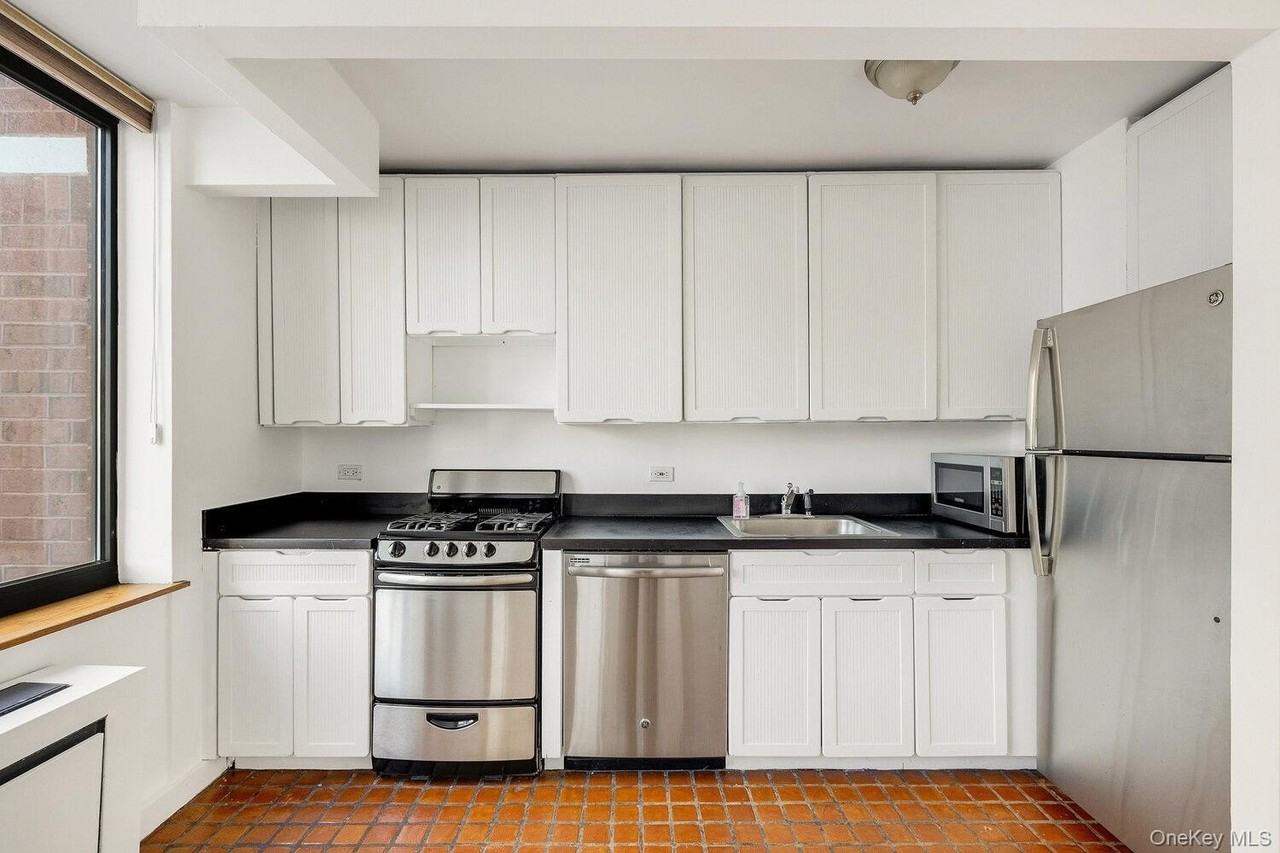 1991 Broadway Apt 8c #8C - Photo 4 of 8