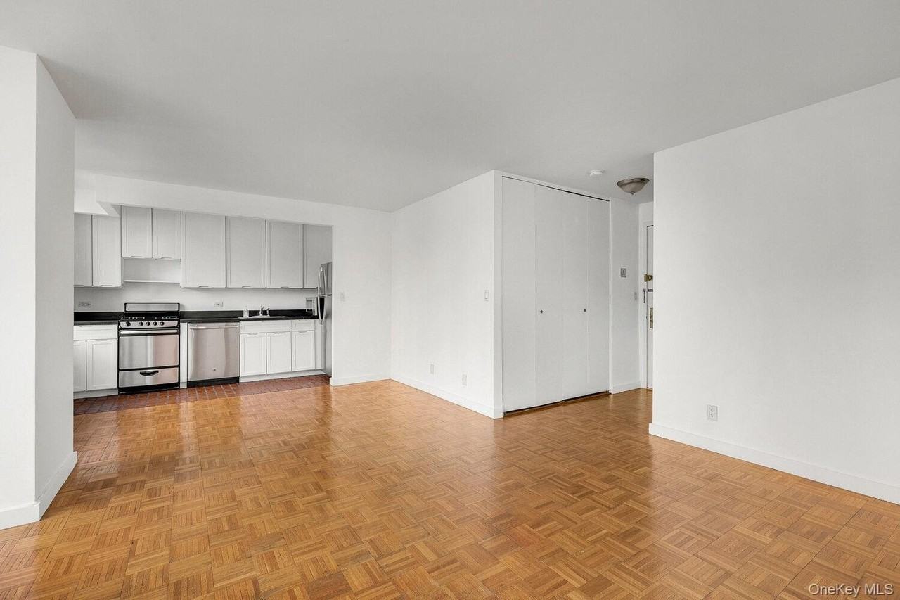 1991 Broadway Apt 8c #8C - Photo 5 of 8