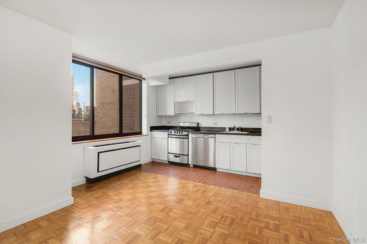 1991 Broadway Apt 8c #8C - Photo 6 of 8