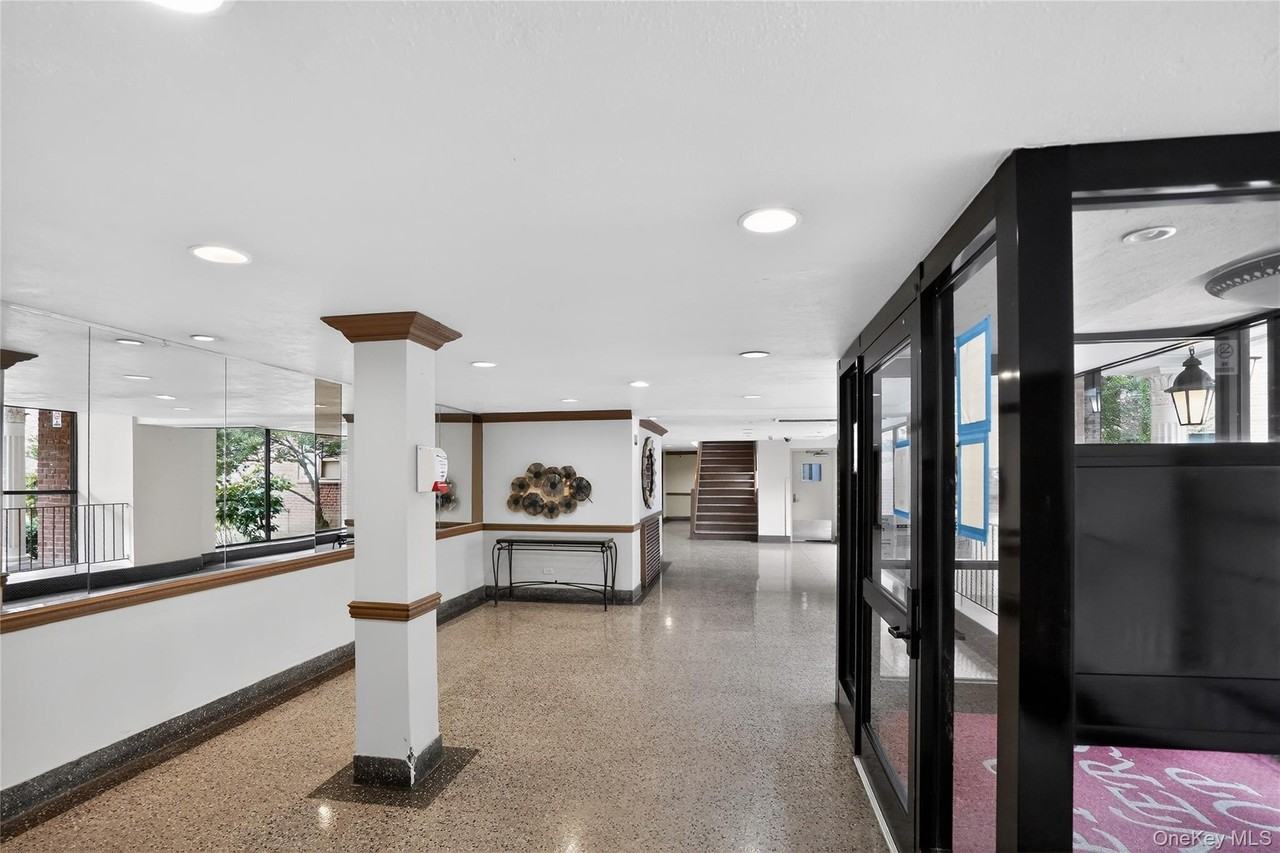 10524 63rd Dr Apt 4l #4L - Photo 2 of 9