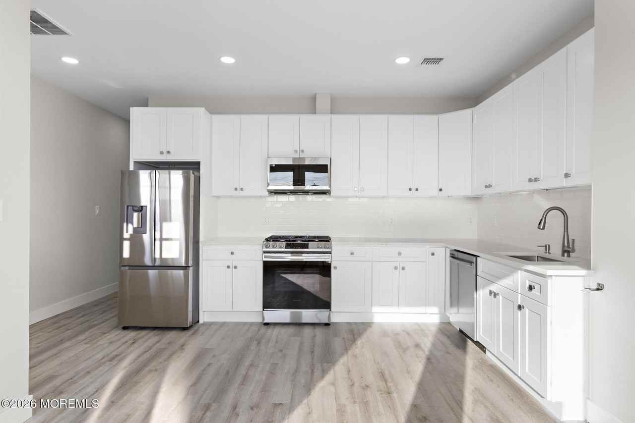 233 Dupont Ave Unit 2 #2 - Photo 3 of 26