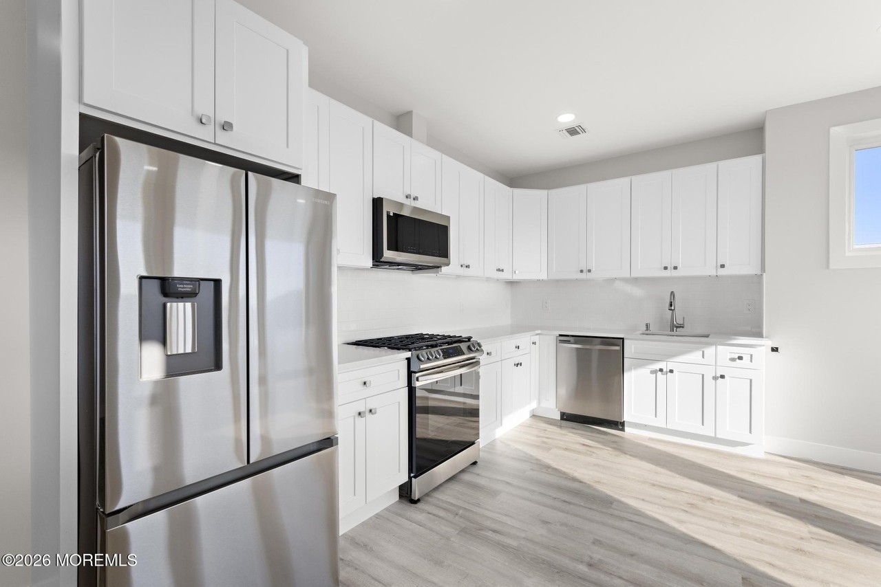 233 Dupont Ave Unit 2 #2 - Photo 4 of 26