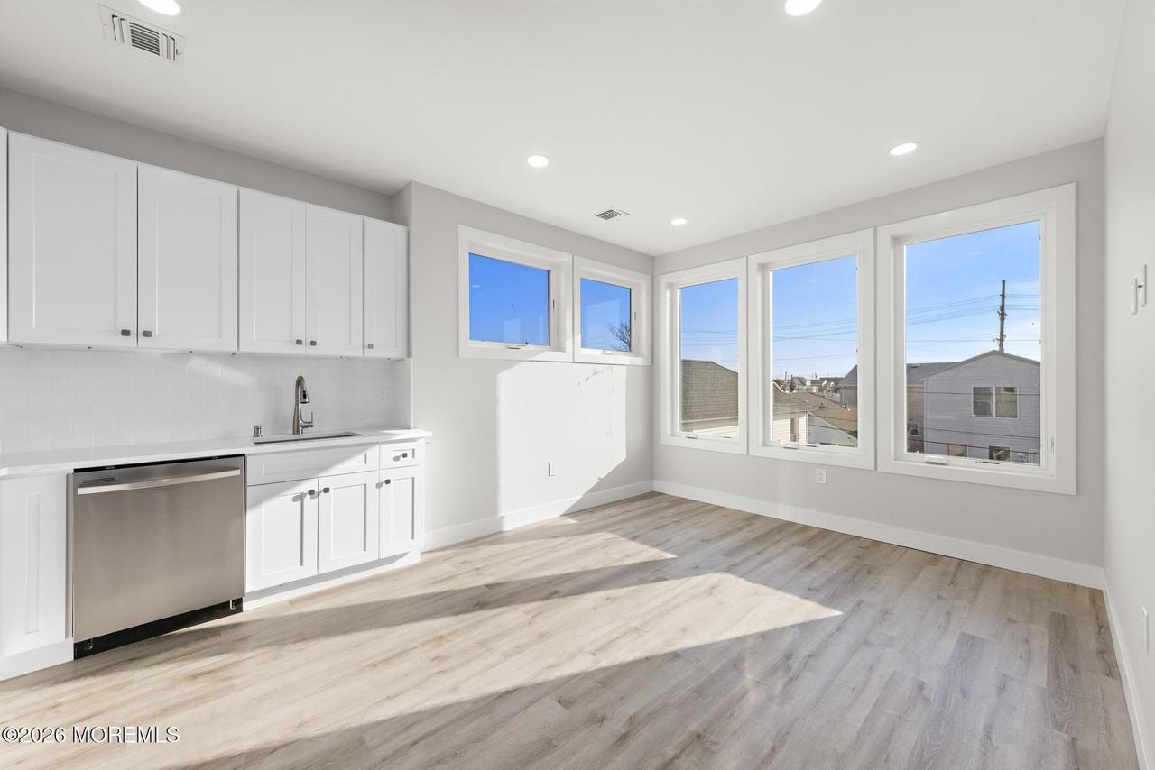 233 Dupont Ave Unit 2 #2 - Photo 5 of 26