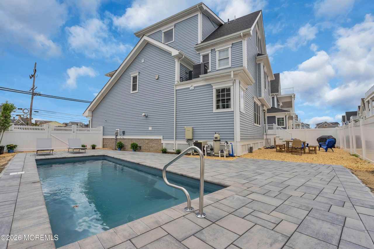 511 Highway 35 N - Photo 2 of 44