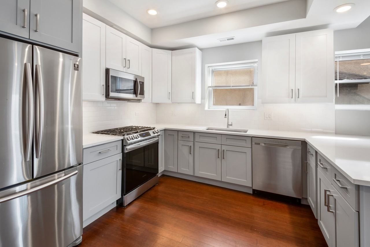 4637 N Dover St #2S - Photo 2 of 23