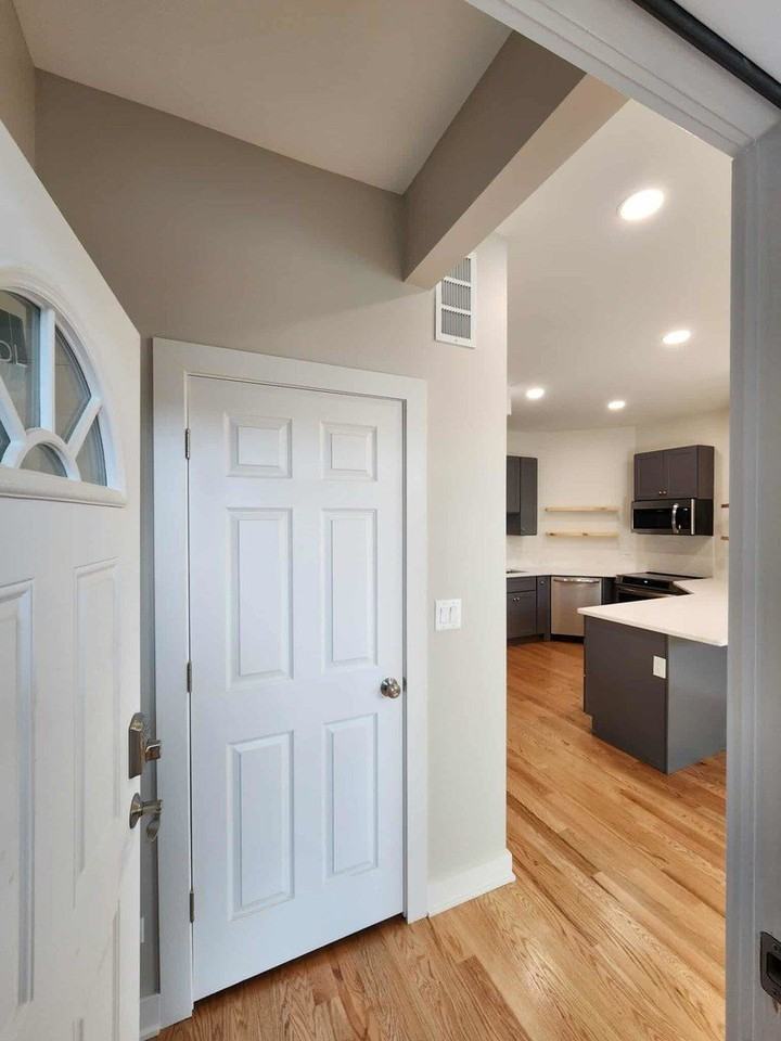 6321 S Eberhart Ave Unit 1 #1 - Photo 2 of 23