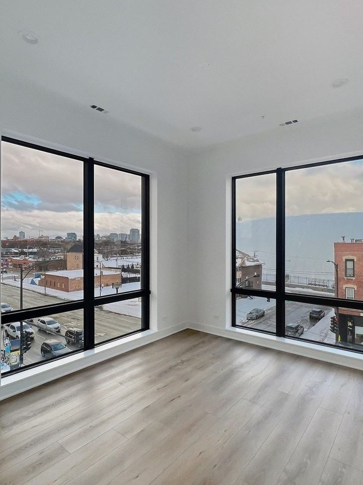 1304 S Ashland Ave #400 - Photo 5 of 10