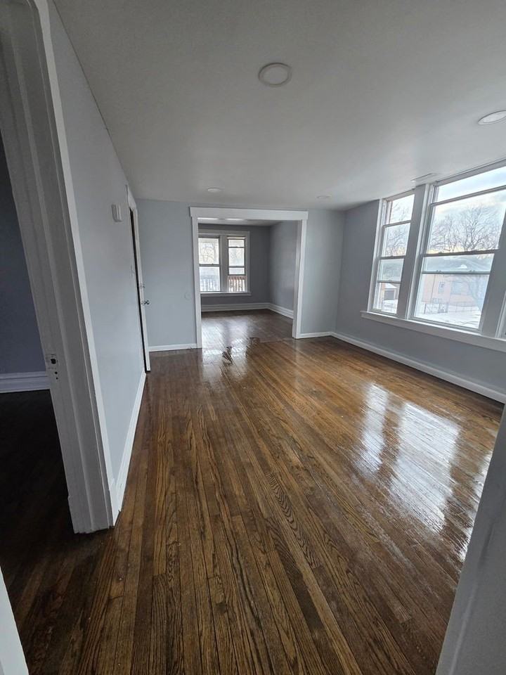 2704 E 77th St Unit 2 #2 - Photo 4 of 12