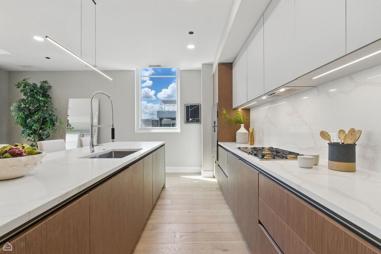 146 W Erie St Apt 1302 #1302 - Photo 3 of 17