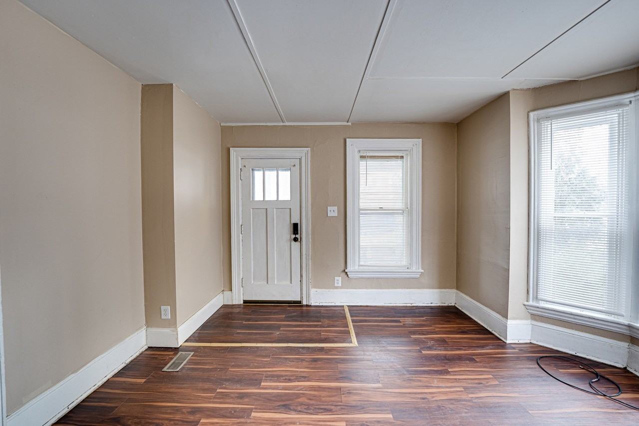 426 N Lake St Apt 2 #2 - Photo 3 of 11