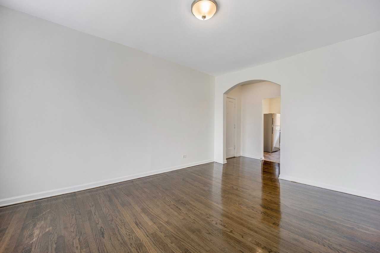 4452 W Parker Ave Apt 1 #1 - Photo 3 of 9