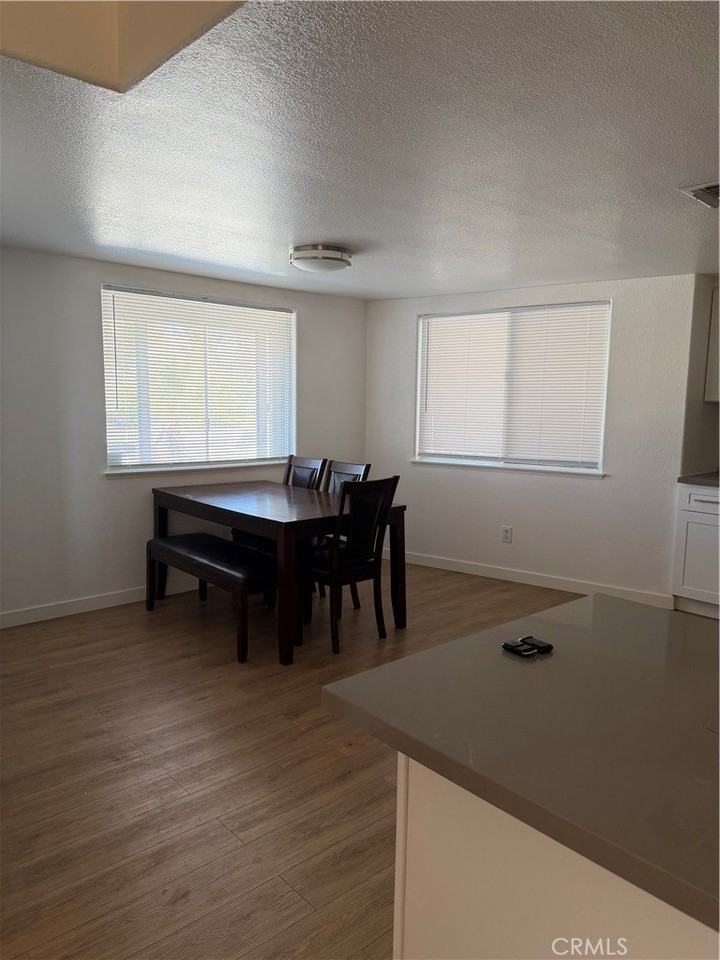 17712 Siskiyou Rd - Photo 4 of 10