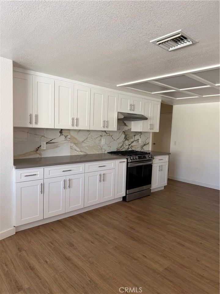 17712 Siskiyou Rd - Photo 5 of 10